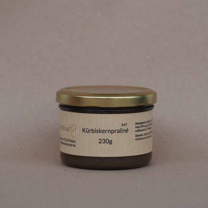 Salzkaramell mit gerösteten Kürbiskernen