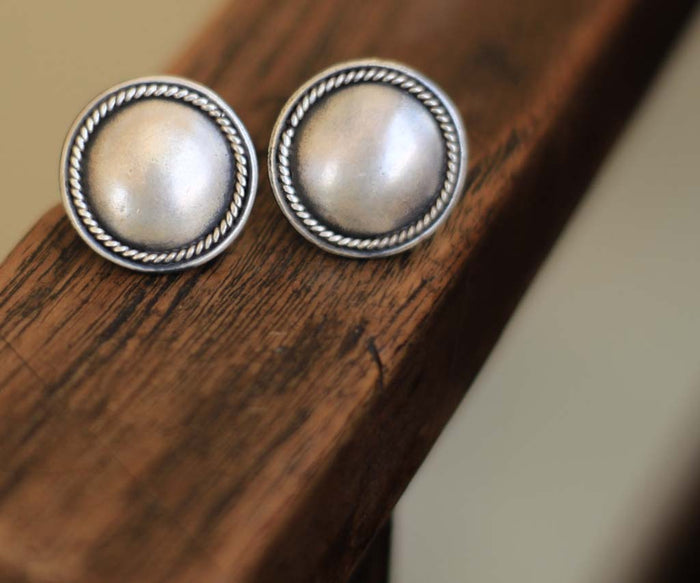 Adya Work Wear Basic Studs