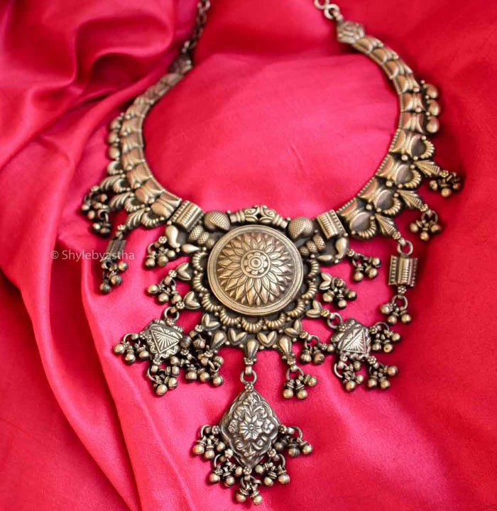 Anvaya Classic Silver Neckpiece