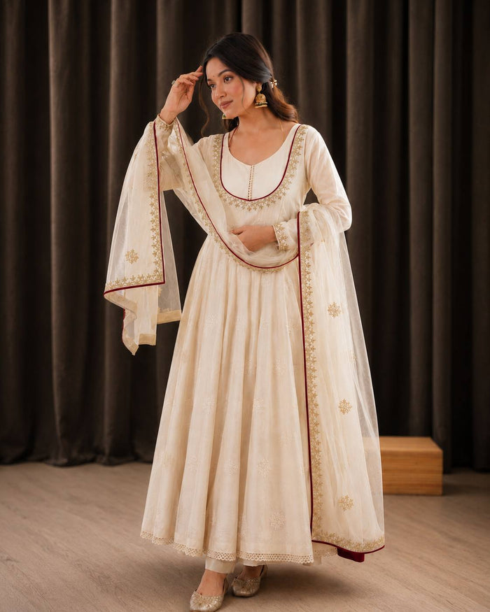 Chic Elegance Captured in a Moment