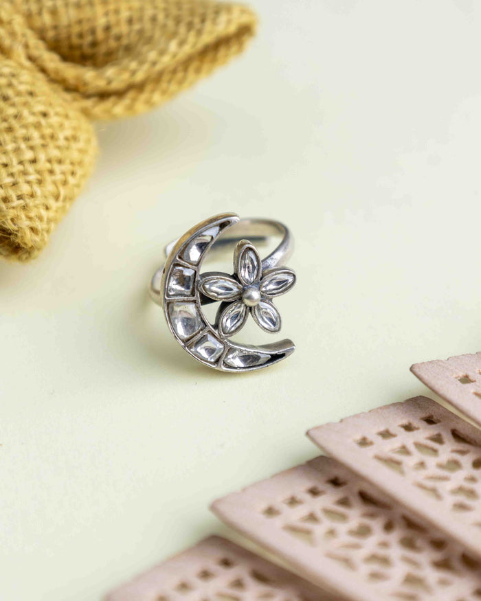 Essence Kundan Chaand Phool Timeless Ring