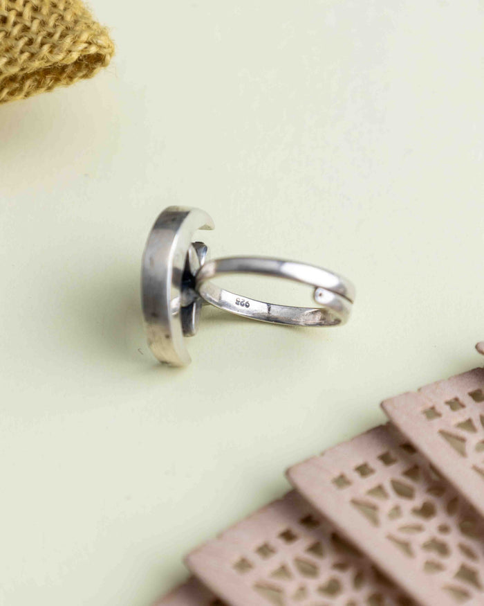 Essence Kundan Chaand Phool Timeless Ring