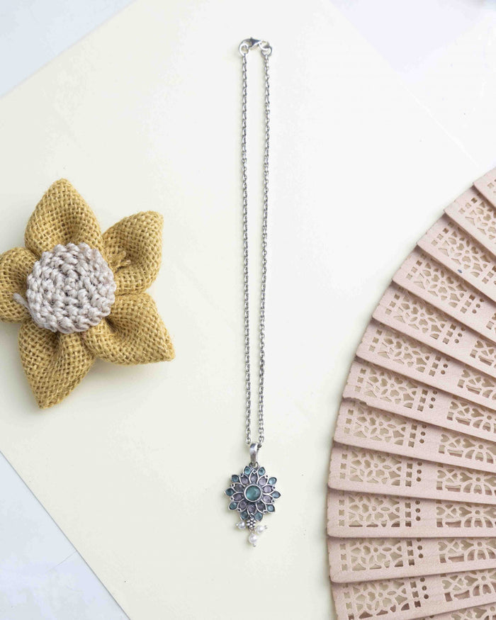 Essence Pastel Flower Necklace Set