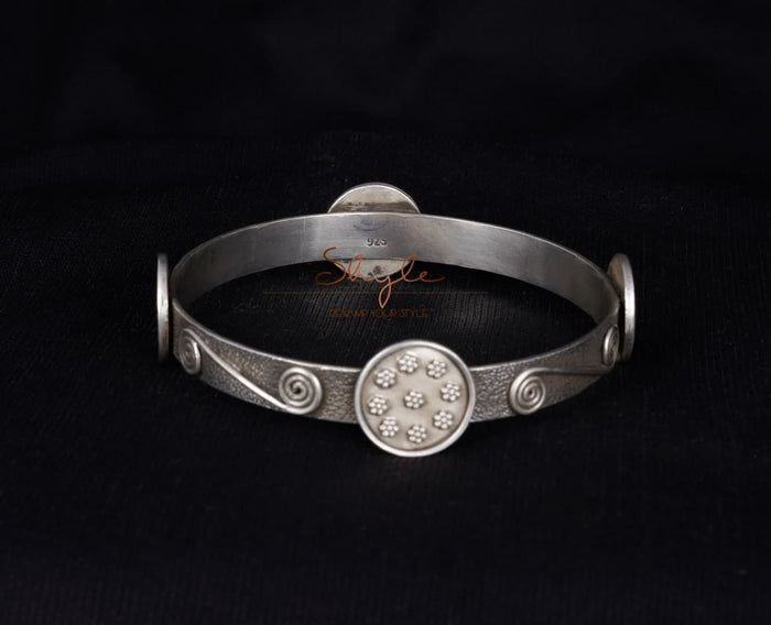 Mizoya Intricate Tribal Inspired Textured Bangle back