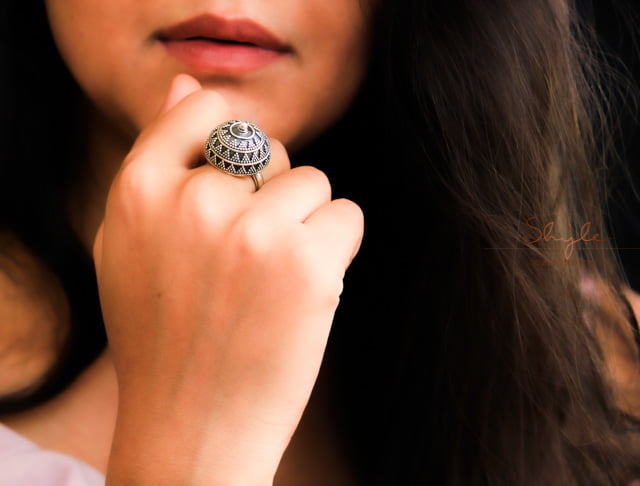Moh Daana Art Embossed Ring
