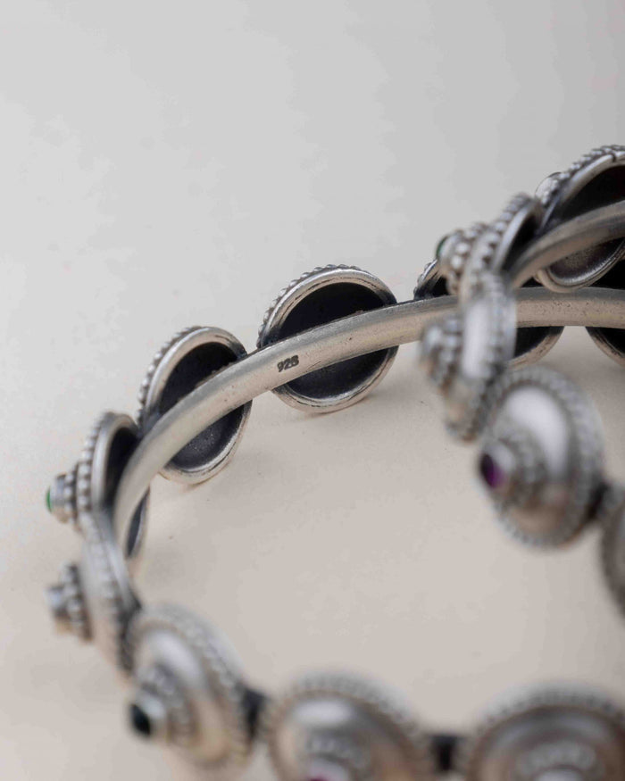 Moh Jadau Tikdi Sadabhaar Bangle