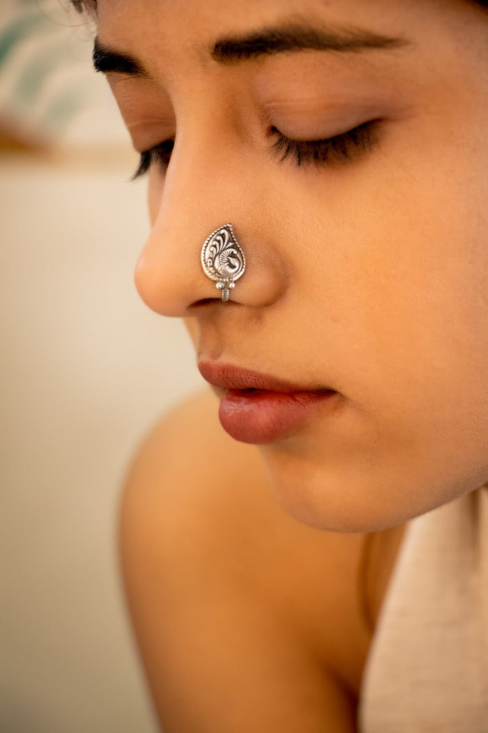 Moh Peacock Embossed Carry Motif Nose Clip on