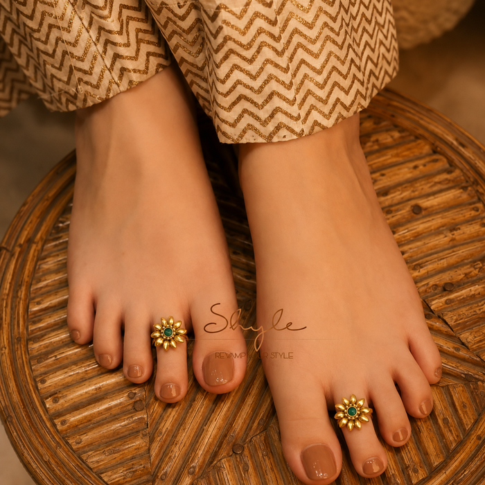 Moh turquoise mini flower toe ring