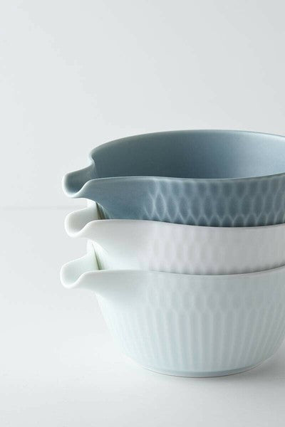 Oda Pottery: Sazanami Design Porcelain Bowl with Pouring Lip (White) 小田陶器さざなみ片口小鉢（白）