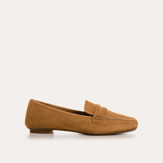 Close-up of REQINS - HEMA SUEDE LOAFER IN CAMEL, featuring a stitched design, decorative strap, leather insole, and soft textured finish for a classic and elegant look.