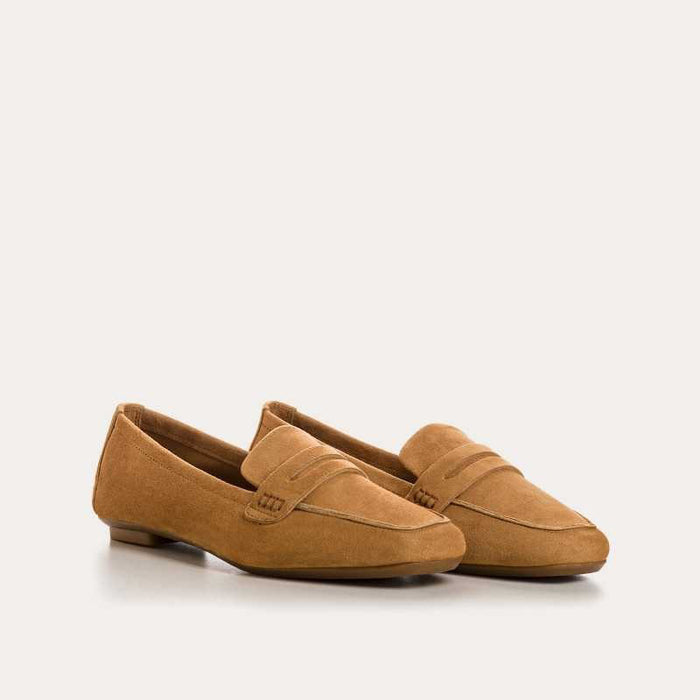Close-up of REQINS - HEMA SUEDE LOAFER IN CAMEL, featuring a stitched design, decorative strap, leather insole, and soft textured finish for a classic and elegant look.