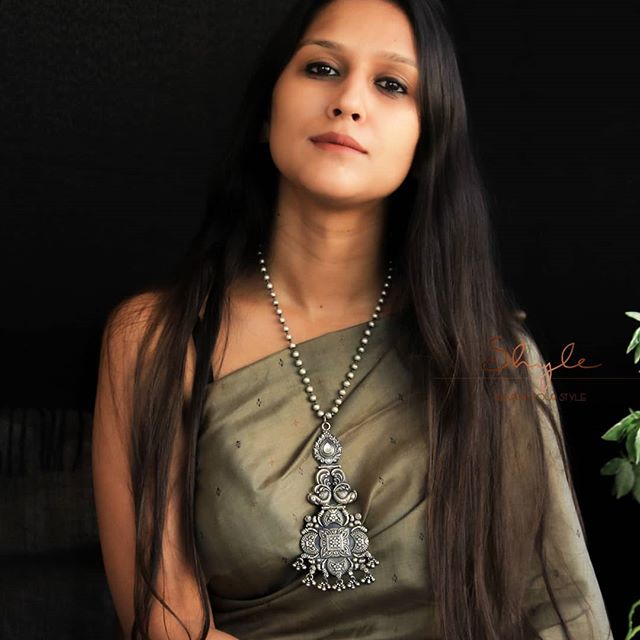Tattva Embossed Detailed Classic Necklace