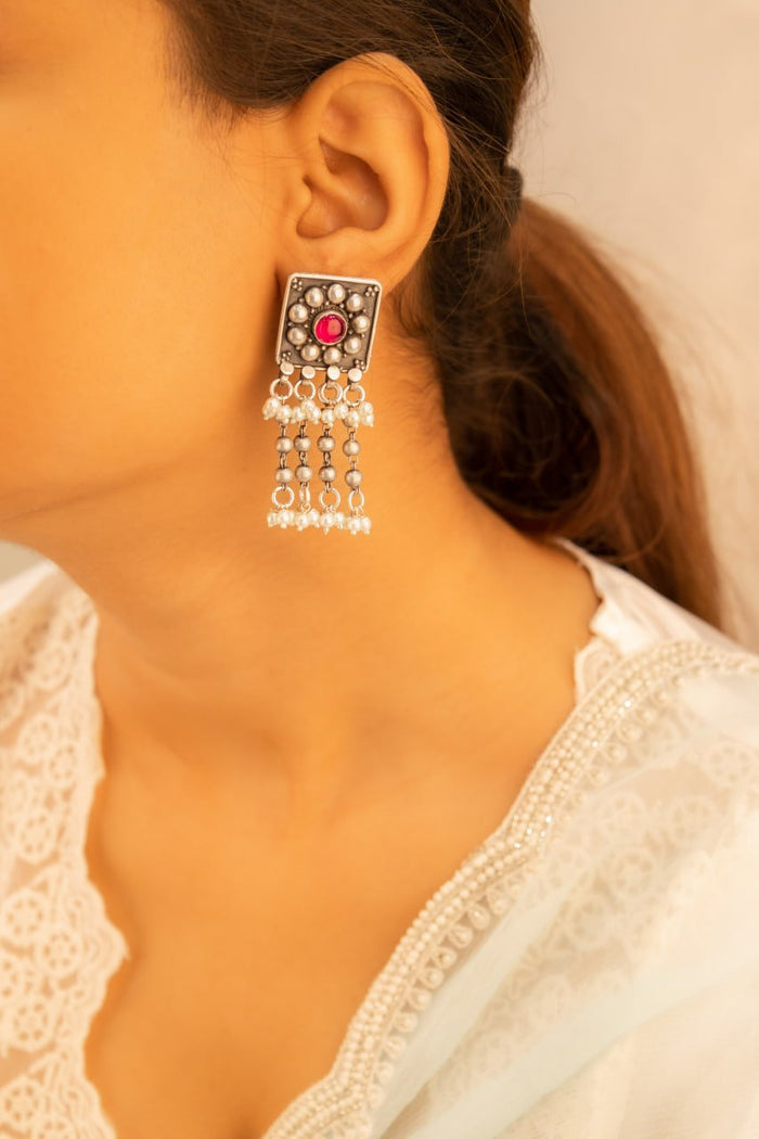 Tattva Jadau Tikdi Pearl Layered Earring