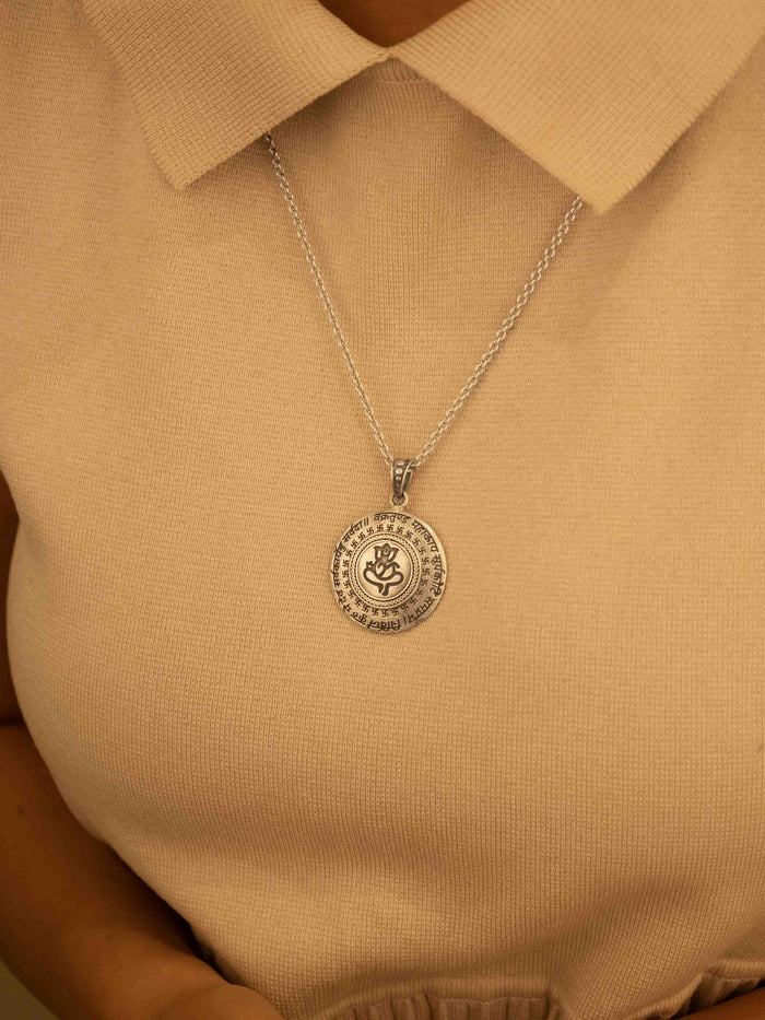 Vakratunda Mahakaya Auspicious Shri Ganesha Mantra Necklace